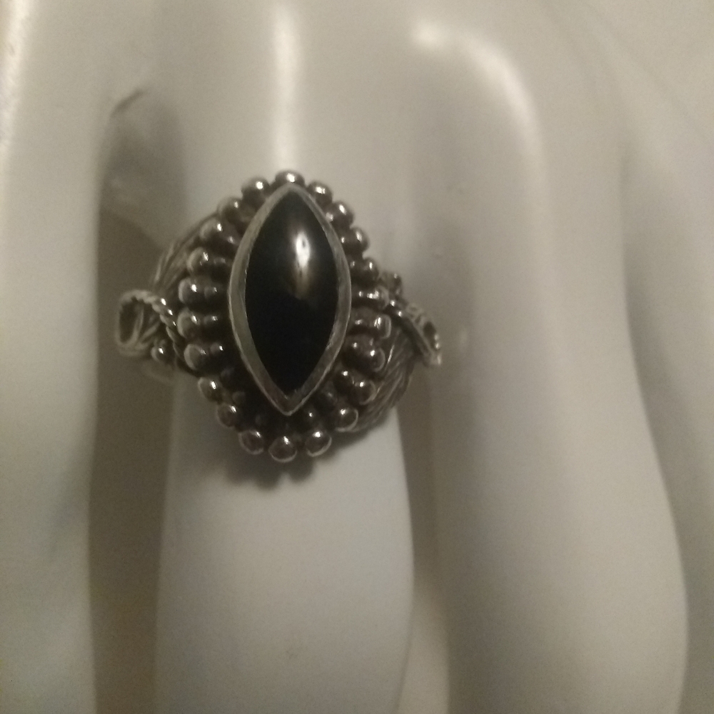 Silver ring - Picture 3 of 9